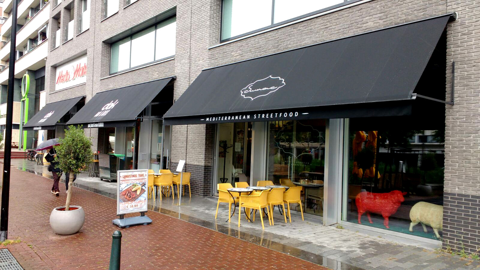 Zonwering-met-reclame-SunCircle-zonwering
