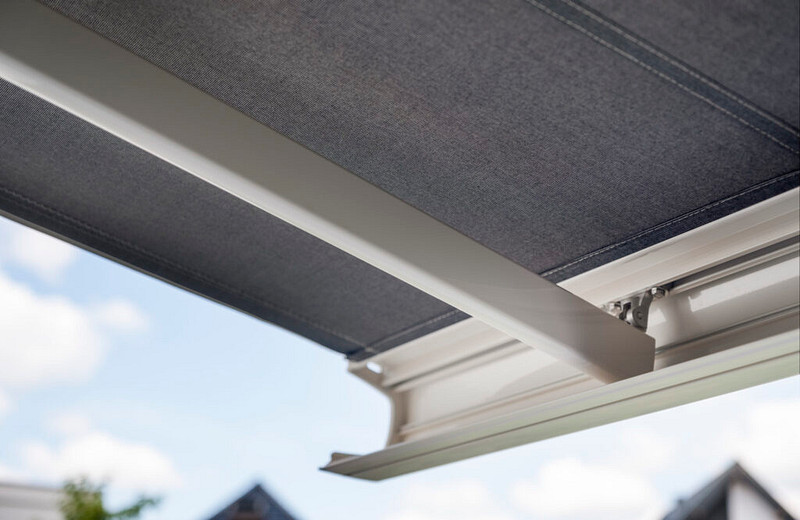 Knikarmscherm-zonwering-SunCircle-6-1024x665